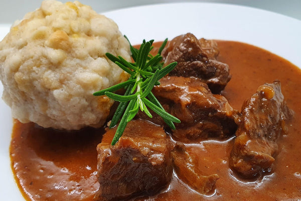 Welcher Wein passt zu Gulasch?